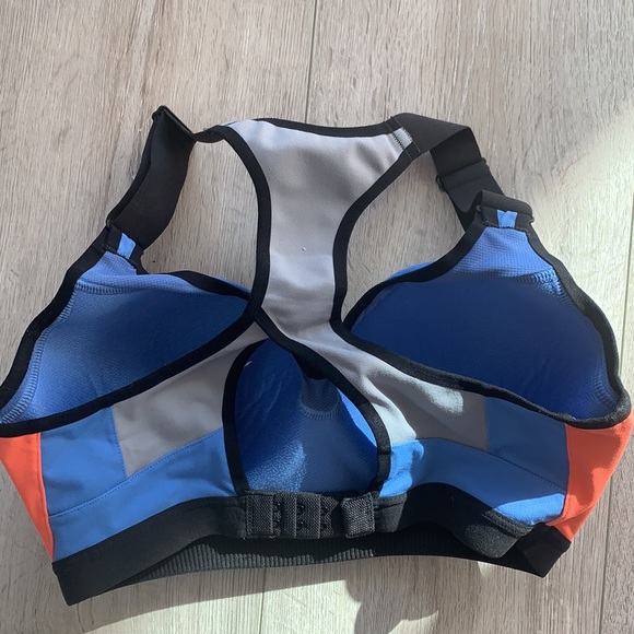 Victoria’s Secret Sports Bra Size 32DD - Picture 2 of 6